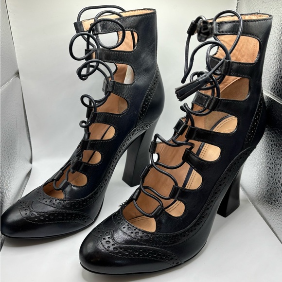 Brand new Tory Burch navy bootie.  Size 9.5. - Picture 4 of 5